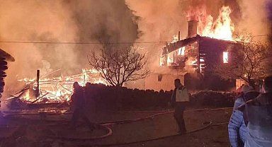 Çamlıdere'de çıkan yangında 4 ev 2 samanlık kullanılmaz hale geldi