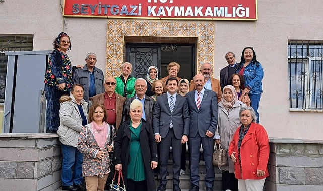 Eskişehir'de şiir ve müzik etkinliğine katılan şairler ve ozanlar, gezdikleri tarihi eserlere hayran kaldılar