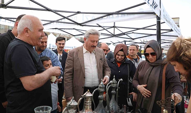 Geçmişin izlerini taşıyan antika eşyalar bu pazarda