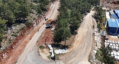Gülnar'da yol yapım çalışmaları sürüyor