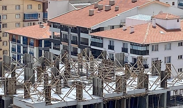İnşaatta asansör boşluğuna düşen işçi ağır yaralandı