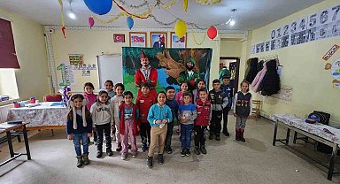 Karagöz ve Hacivat, köy okullarında çocuklarla buluşuyor