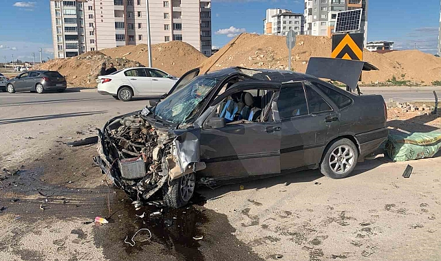 Karaman'da iki otomobil çarpıştı: 1 yaralı