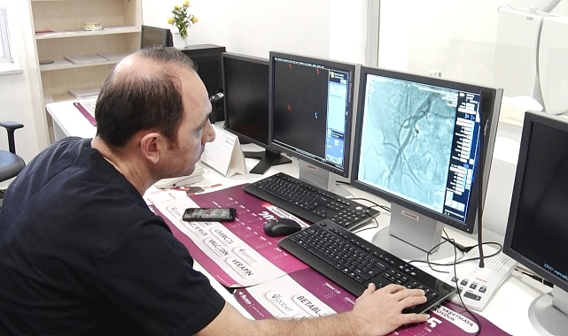 Kasıktan girilerek yapılan operasyonda kalp kapakçığı değiştirildi