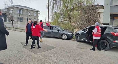 Kaza ihbarına giden polislere pasta sürprizi
