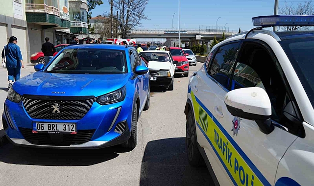 Kırıkkale'de zincirleme kazada anne ve 3 çocuğu yaralandı