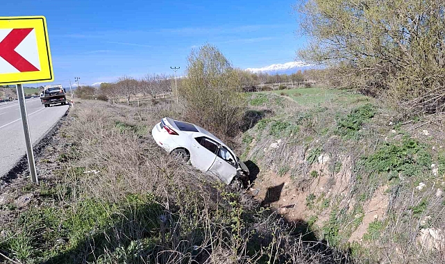 Konya'da otomobil dere yatağına uçtu: 2 yaralı