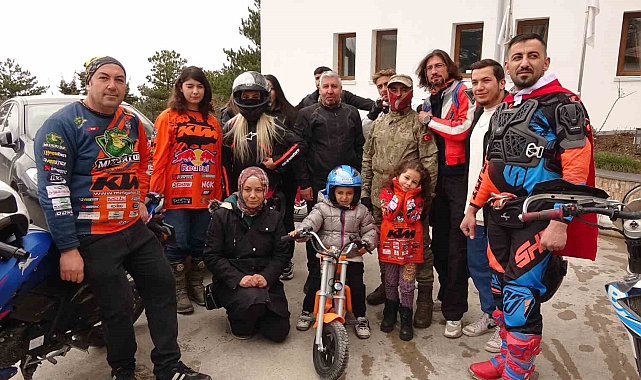 Motosiklet tutkunları, kortej eşliğinde Türkiye&#039;nin ilk milli parkına gitti