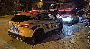 Motosiklete çarpan otomobil olay yerinden kaçtı: 1 yaralı