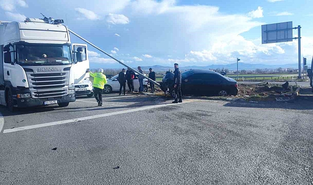 Sivas'ta iki otomobil çarpıştı: 6 yaralı