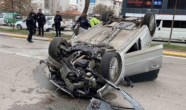 Takla atıp hurdaya dönen otomobilden burnu bile kanamadan kurtuldu