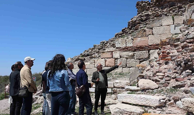 Tarih öğretmenleri Osmanlı Devleti'nden miras kalan Karacahisar Kalesi'ni gezdi