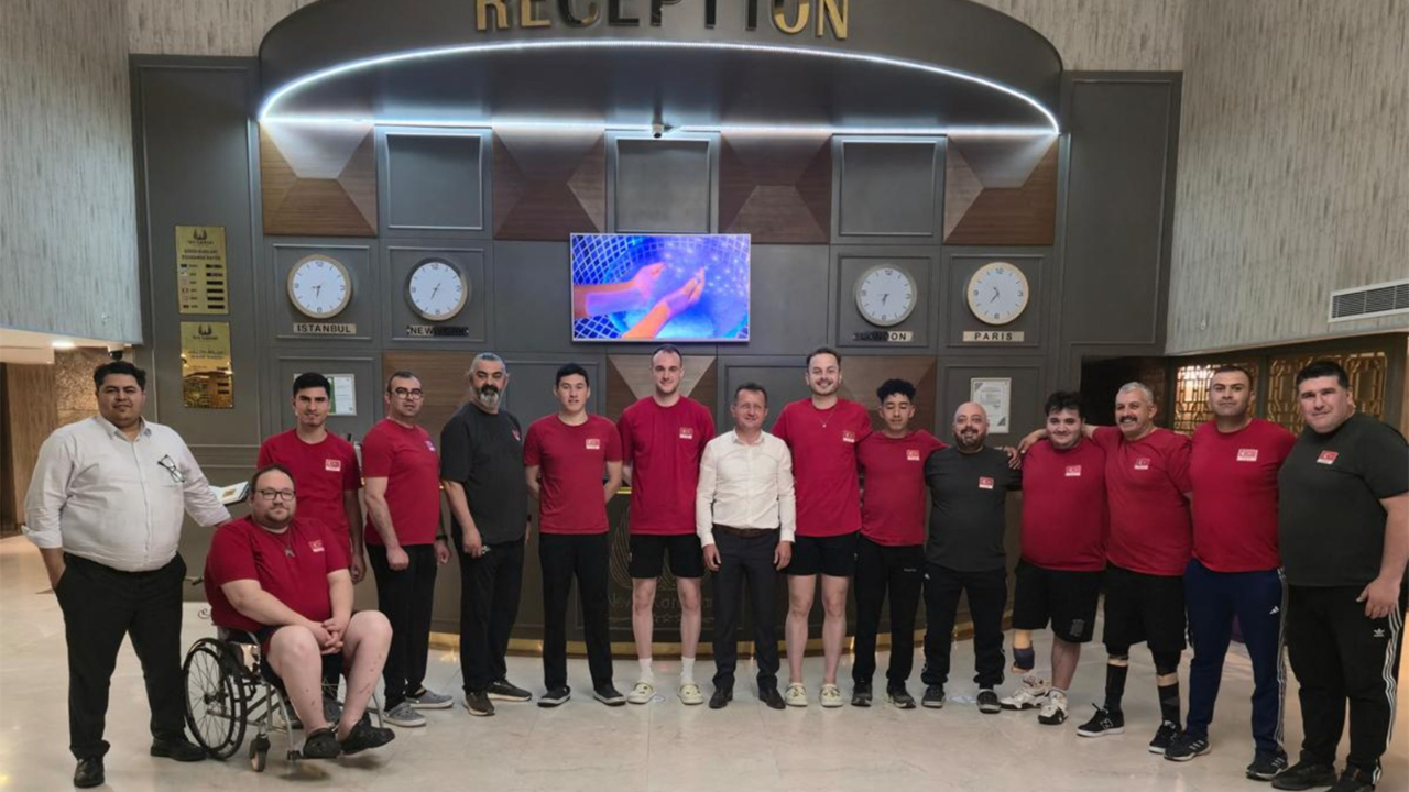 OTURARAK VOLEYBOL ERKEK MİLLİ TAKIMI KARAMAN’DA KAMPA GİRDİ
