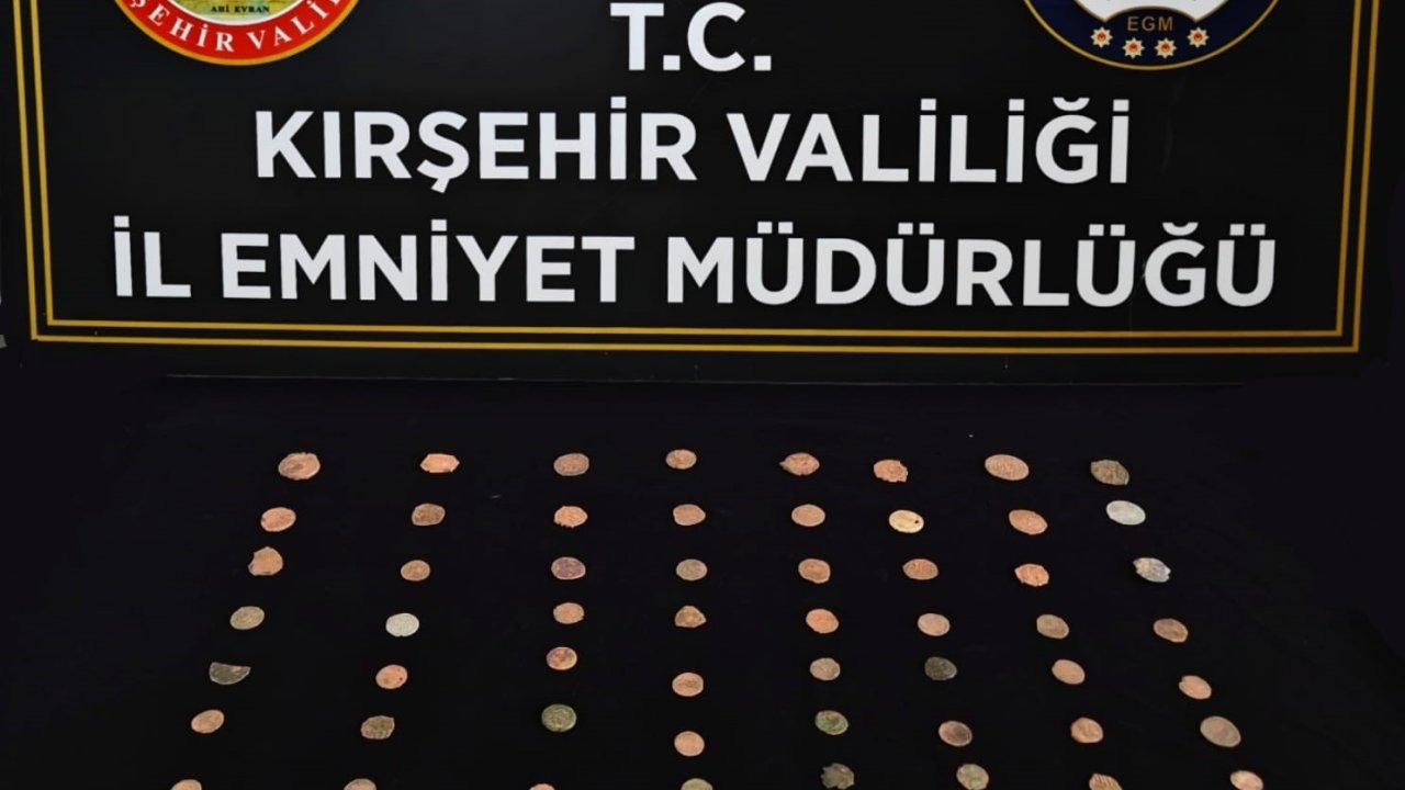 Kırşehir’de tarihi eser kaçakçılarına operasyon: 151 parça tarihi eser ele geçirildi
