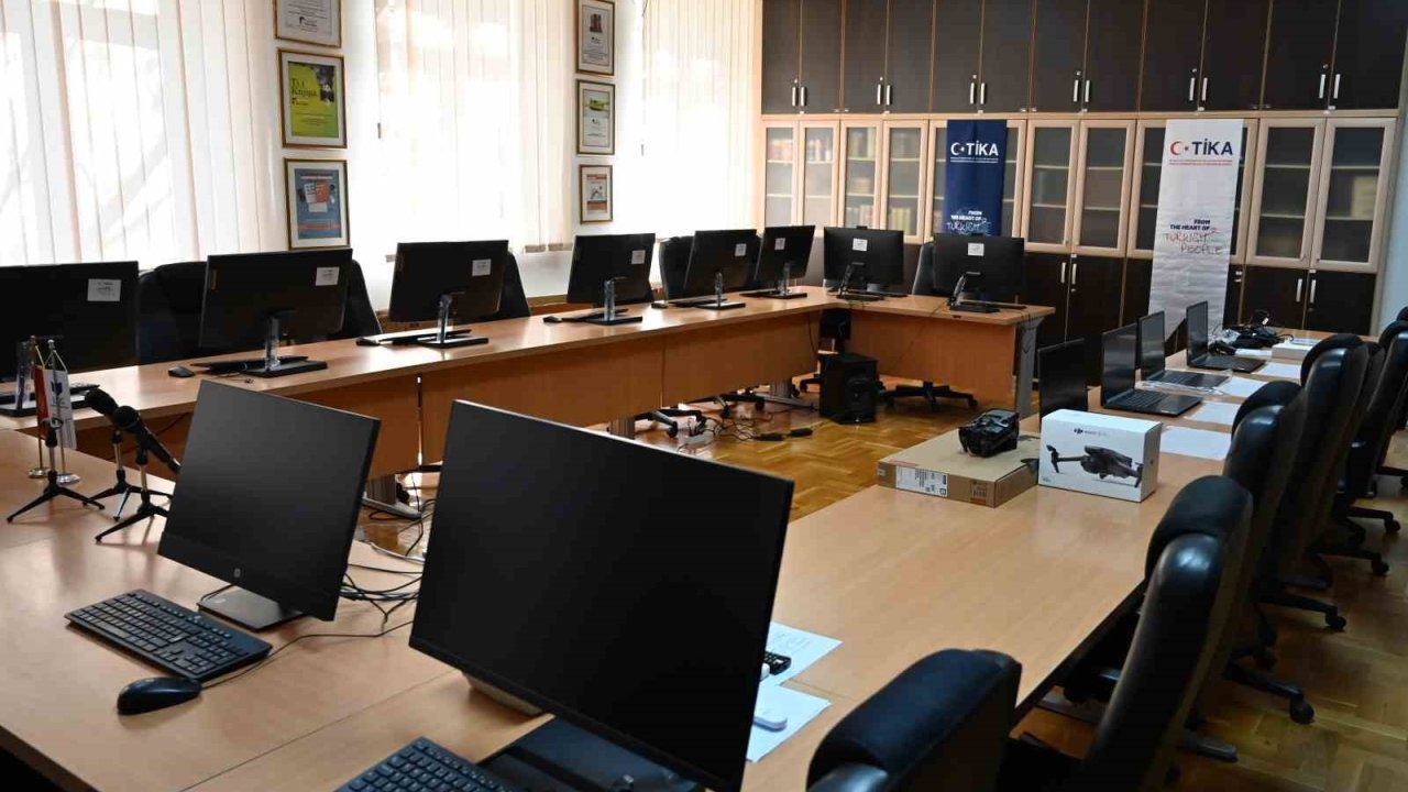 TİKA’dan Karadağ Üniversitesi Tarih Enstitüsü’ne teknik ekipman desteği