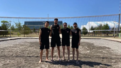 Kampüste İlk Kez Plaj Voleybolu Heyecanı