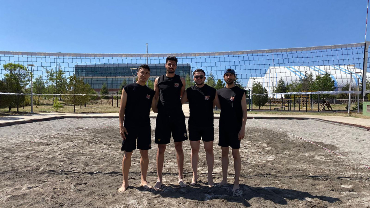 Kampüste İlk Kez Plaj Voleybolu Heyecanı