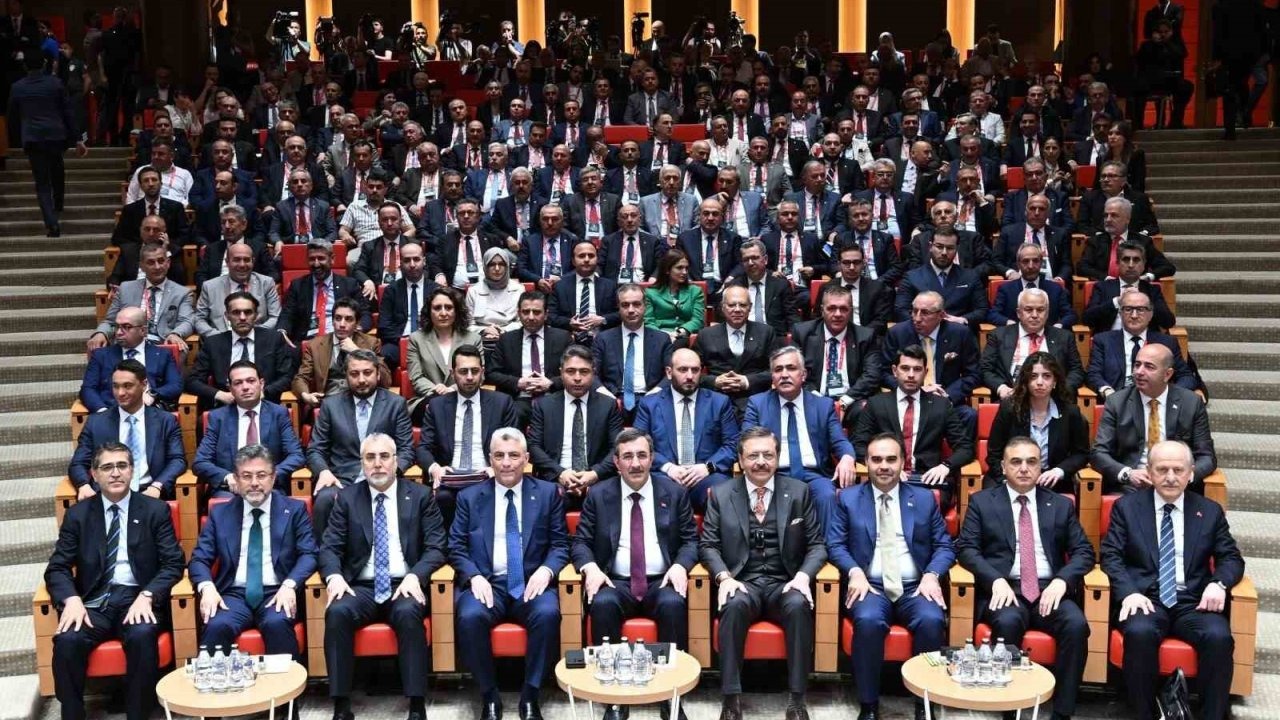 Cumhurbaşkanı Yardımcısı Yılmaz: "Enflasyon oranı düştükçe Türkiye farklı bir perspektif, farklı bir döneme doğru gelişimini devam ettiriyor"