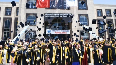 KMÜ'de Çifte Mezuniyet Coşkusu: Gençler Hayallerine Uğurlandı!