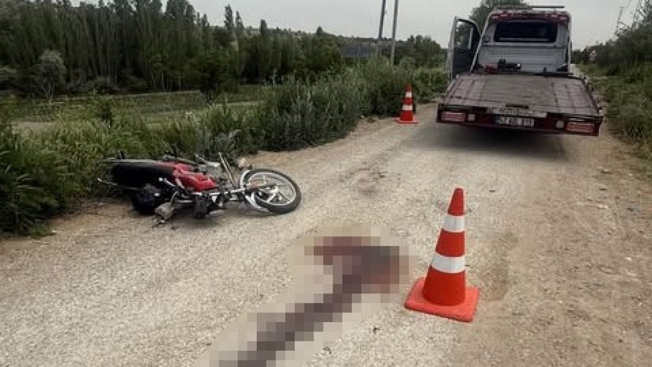 Ehliyetsiz sürücünün çarptığı motosikletli hayatını kaybetti