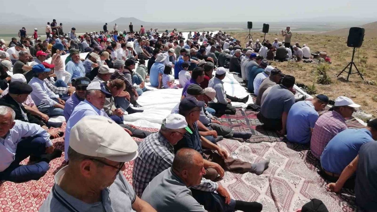 Karapınar’da yağmur duasına çıkıldı
