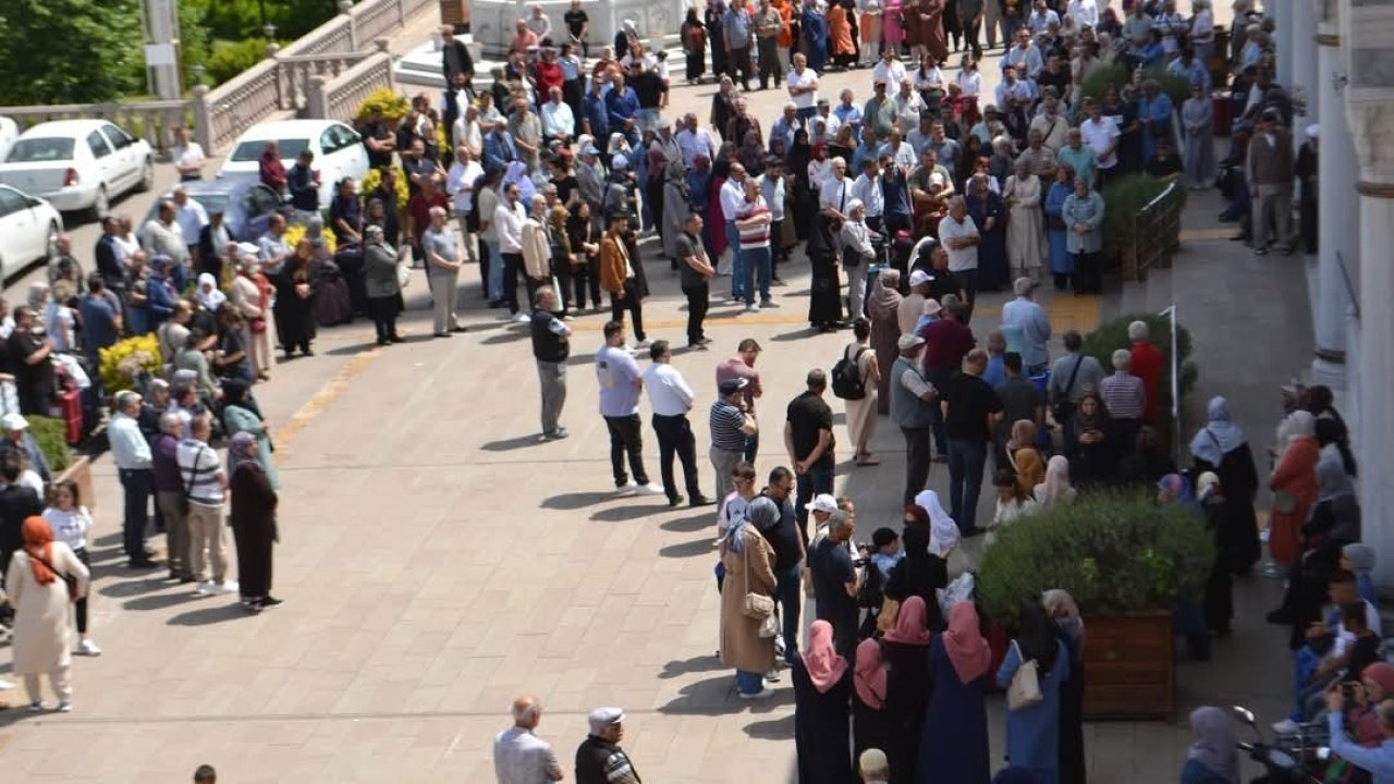 Hacı adayları kutsal topraklara dualarla uğurlandılar