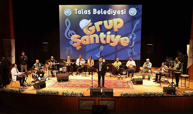 Belediye personeli 1 Mayıs'ta kulakların pasını sildi