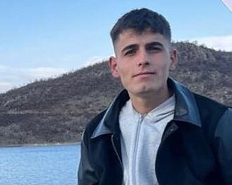 Devrilen traktörün altında feci şekilde can verdi