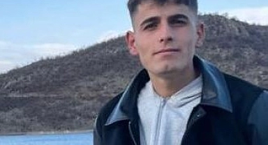 Devrilen traktörün altında feci şekilde can verdi