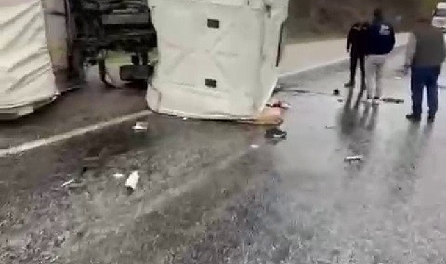 Kamyonun devrilmesi sonucu sürücü yaralandı