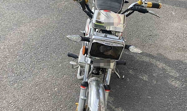 Yatarak motosiklet süren sürücünün ehliyeti iptal edildi