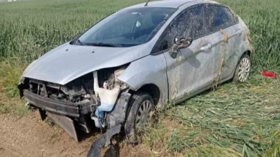 Karaman’da Otomobil Tarlaya Devrildi: 1 Kişi Yaralandı