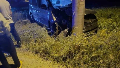 Karapınar’da otomobil beton direğe çarptı: 5 yaralı