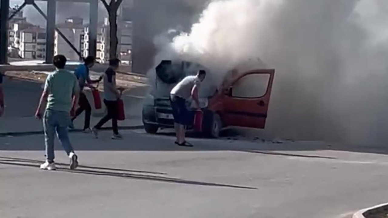 Konya Ereğli'de Seyir Halindeki Ticari Araç Alev Aldı!
