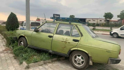 Karaman'da Aydınlatma Direğine Çarpan Otomobil Maddi Hasarlı