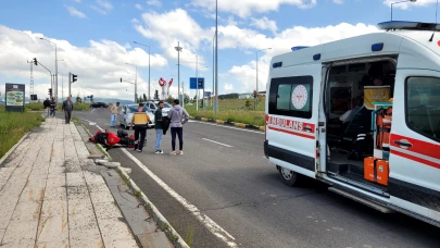 Motosiklet ile Otomobil Çarpıştı: 1 Yaralı