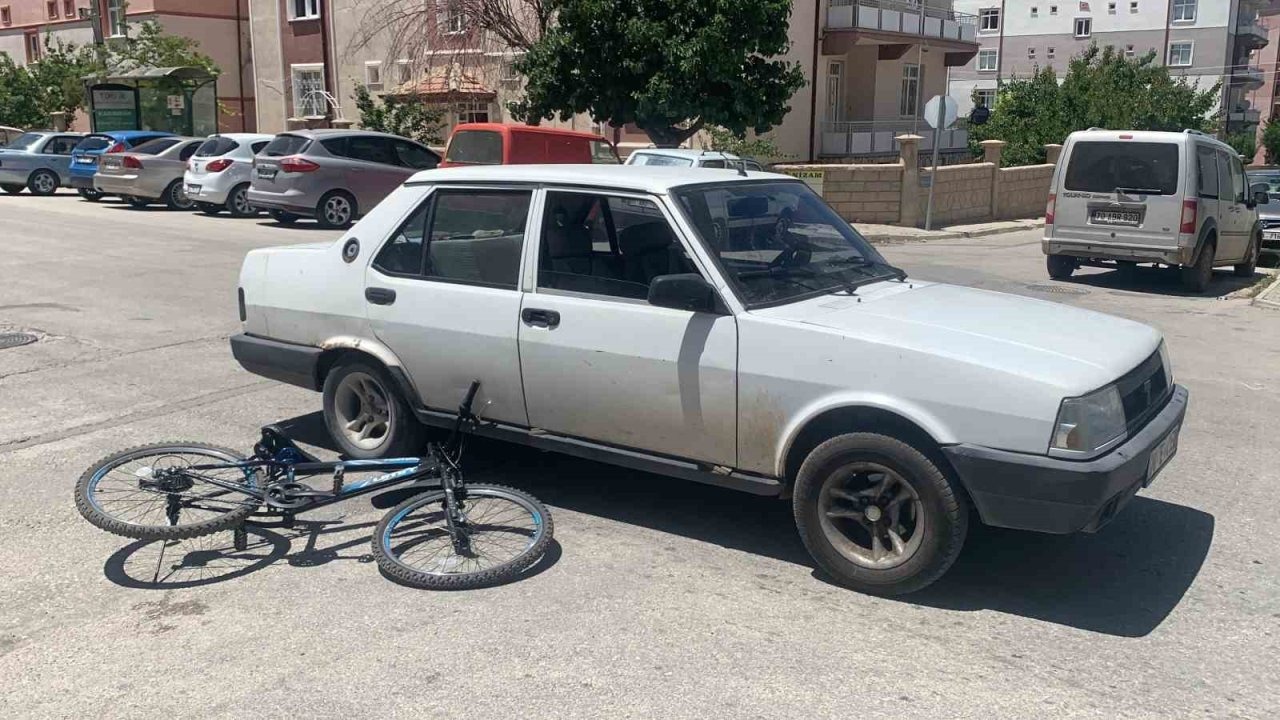 Karaman'da Bisikletli Çocuğa Otomobil Çarptı: Yaralandı!