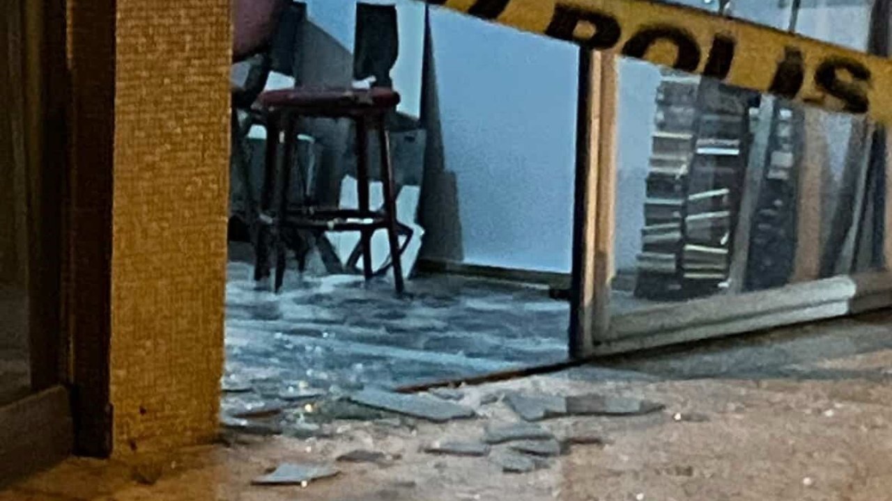 Kendi binalarındaki dükkanı kurşunladılar