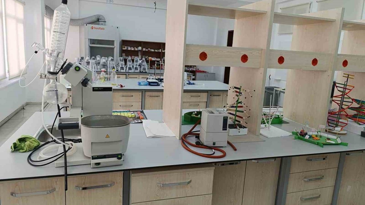 Türkiye'de Bir İlk: Çevresel Ölçüm ve İzleme Sistemleri Teknikerliği Programı KMÜ Ermenek'te Açıldı