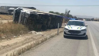 Ereğli’de kontrolden çıkan tır devrildi