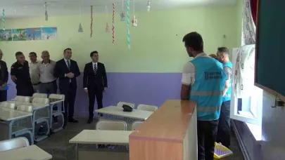 Ermenek’te yükümlüler köy okulunu boyayarak eğitime katkı sağlıyor
