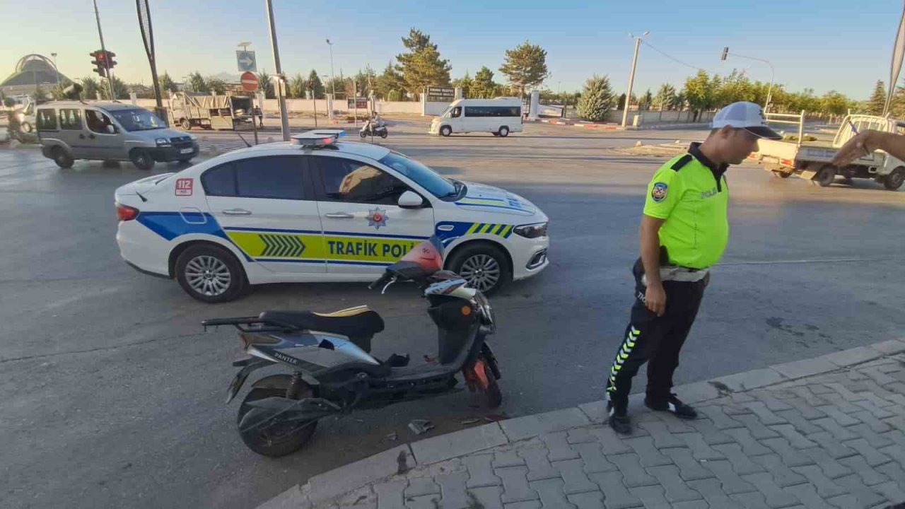 Karaman’da elektrikli bisiklet ile otomobil çarpıştı: 2 yaralı