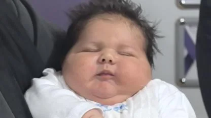 6 Kilo 150 Gramlık Dev Bebek Dünyaya Geldi