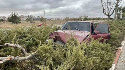 Karaman’da Tofaş Refüje Çıktı: Baba ve 3 Yaşındaki Kızı Yaralandı