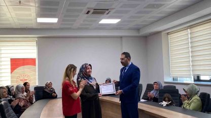 60 yaşında ilk yardım sertifikası aldı