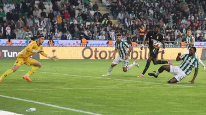 Kartal Konya'dan Rahat Uçtu: Beşiktaş, Kaleci Hatasıyla Gelen Golle 3 Puanı Kaptı!