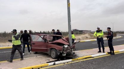 Aksaray'da Feci Kaza: Demir Yığınına Dönen Otomobildeki Yaşlı Çift Yaşam Savaşı Veriyor!