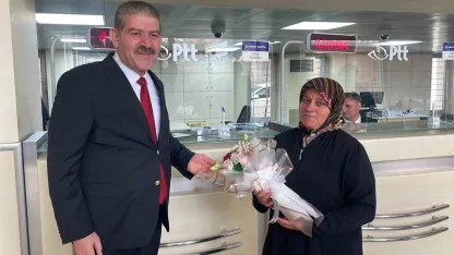 PTT'nin 185. Yaşına Karaman'da Anlamlı Kutlama: Torununun Burs Parası İçin Geldi, Sürpriz Hediyelerle Karşılaştı!