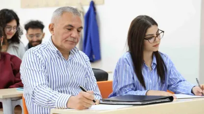 58 yaşındaki dede, 18 yaşındaki torunuyla aynı üniversitede okuyor