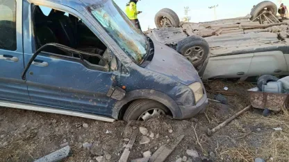 Otomobil ile hafif ticari araç çarpıştı: 1 ölü, 1 yaralı